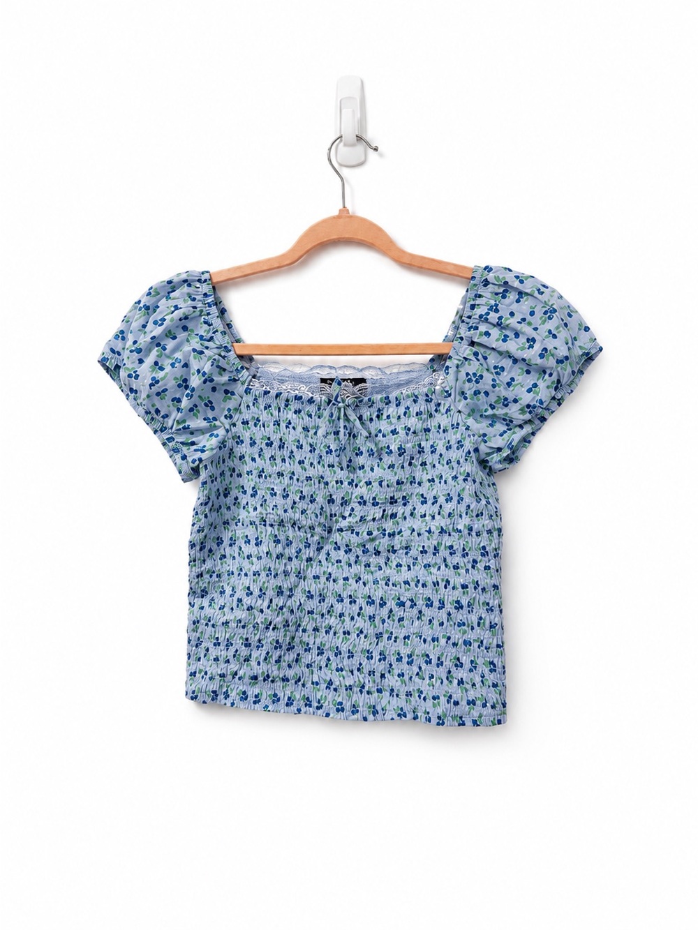 Hot Topic Light Blue Floral Smocked Crop Top %100 Cotton - Picture 2 of 5